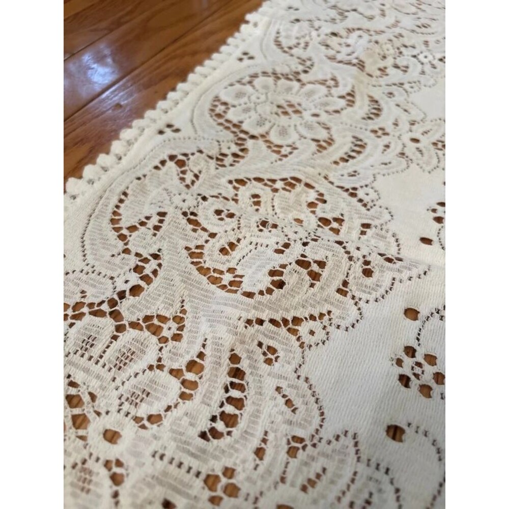 Lace tablecloth vintage handmade doily white floral grandmacore - Picture 2 of 7